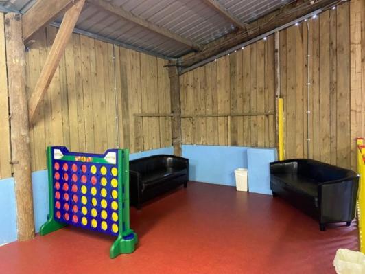 Beautiful Willow Lodge 67-4-6 Persons-Private Hot Tub-Pet Friendly-Tranquil Holiday Away From It All Yet Not Far To St Austell-The Holiday Home Has Two Bedrooms, Living & Dining Area, Equipped Kitchen -Decking-Al Fresco Dining-Fishing Lakes-Pet Frien Grampound Exteriör bild
