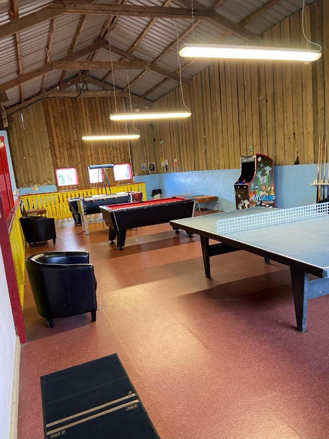Beautiful Willow Lodge 67-4-6 Persons-Private Hot Tub-Pet Friendly-Tranquil Holiday Away From It All Yet Not Far To St Austell-The Holiday Home Has Two Bedrooms, Living & Dining Area, Equipped Kitchen -Decking-Al Fresco Dining-Fishing Lakes-Pet Frien Grampound Exteriör bild